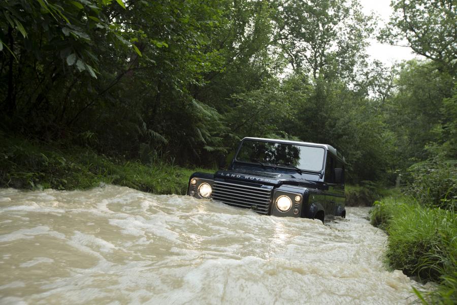  Land Rover Defender 90 2013 года  (фото 12 из 17)